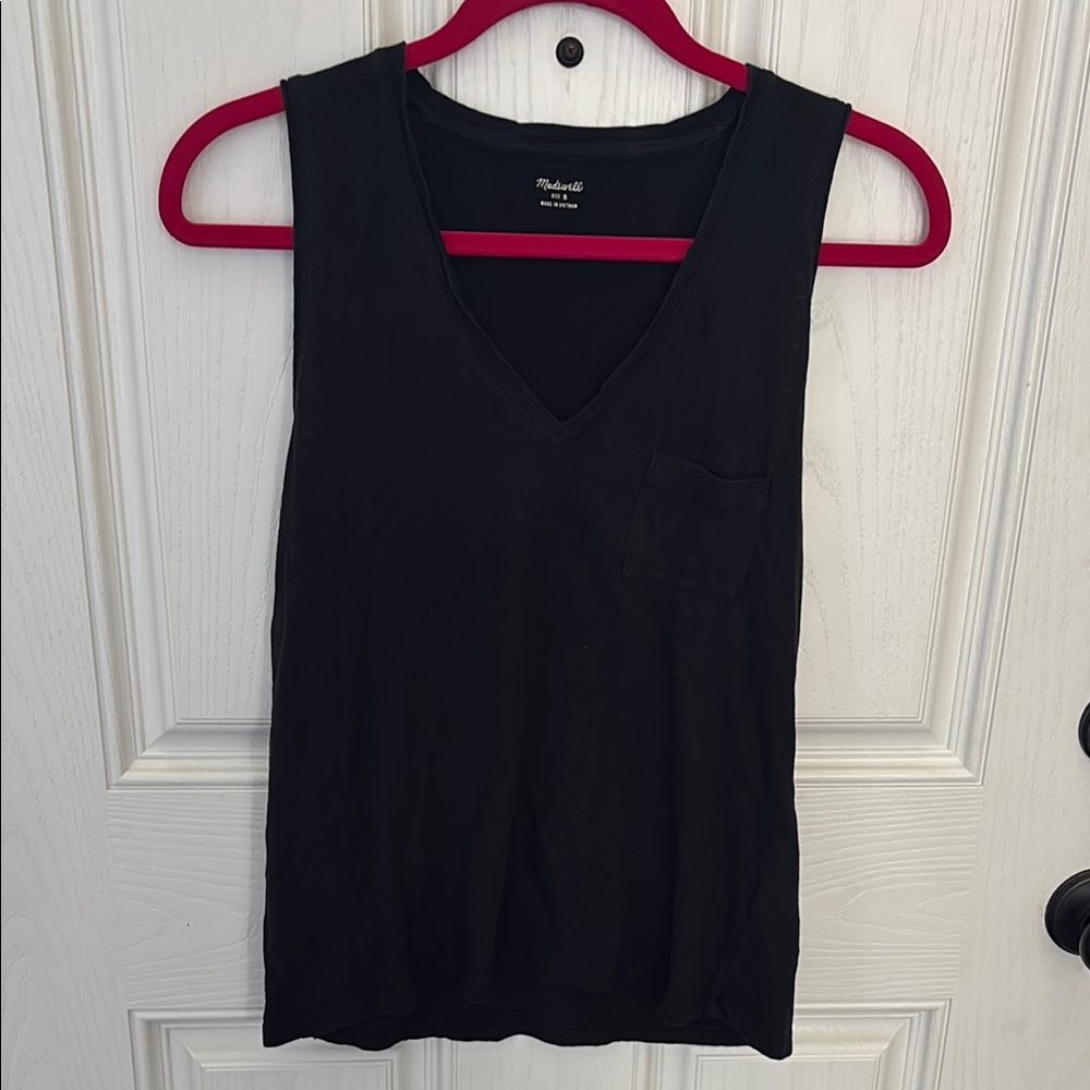 Madwell Black V-neck Sleeveless pocket top